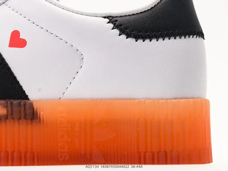 Adidas Scarpe da skate Versatile Classico AQ1134 #18387935044022
