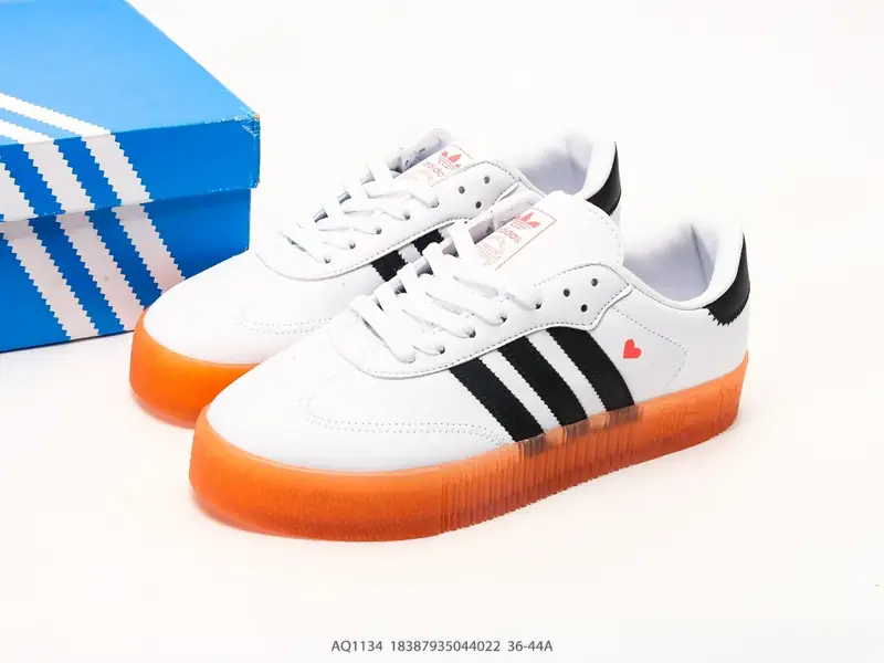 Adidas Scarpe da skate Versatile Classico AQ1134 #18387935044022
