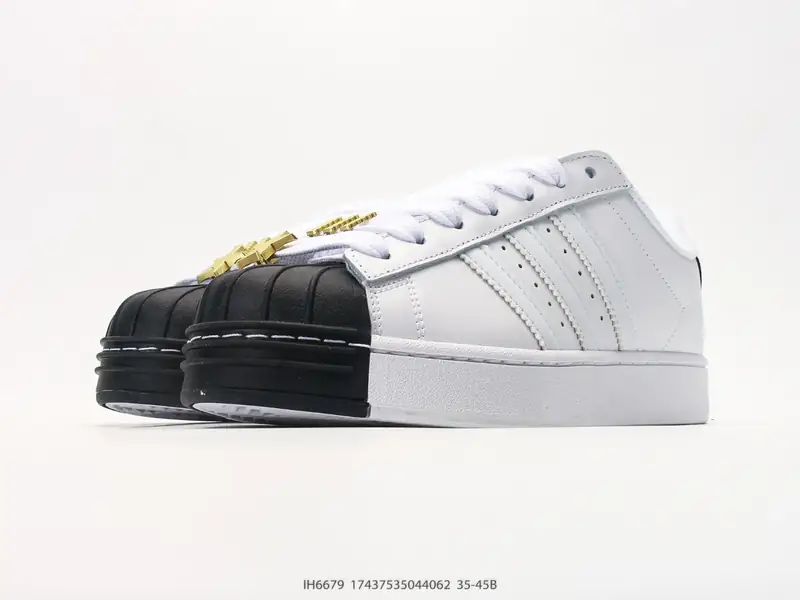 Adidas Sepatu Olahraga Serbaguna Klasik Low Top IH6679 #17437535044062