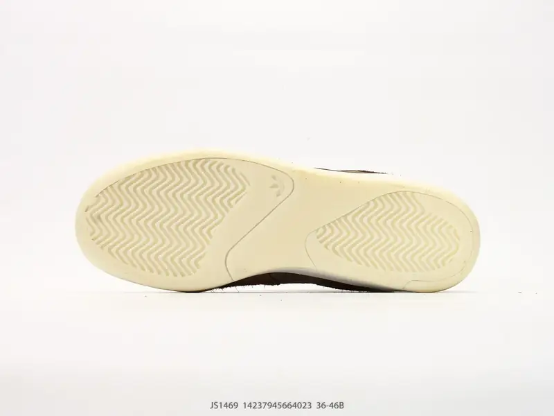 Adidas Baskets de basketball Rétro Daim Confortable JS1469