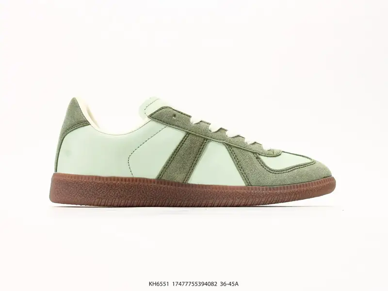 Adidas Sepatu Olahraga Serbaguna Low Top Nyaman KH6551 #17477755394082