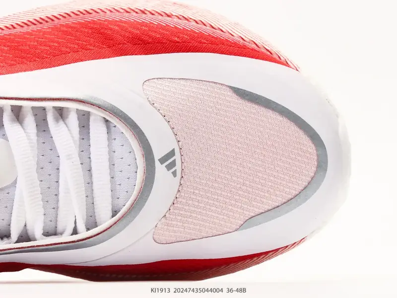 阿迪达斯 Adidas HYPERBOOST EDGE 爆米花缓震竞速训练跑鞋 一、产品基础信息 1. 型号全称：adidas HYPERBOOST EDGE 2. 定位：竞速训练跑鞋，兼顾日 KI1913 #20247435044004