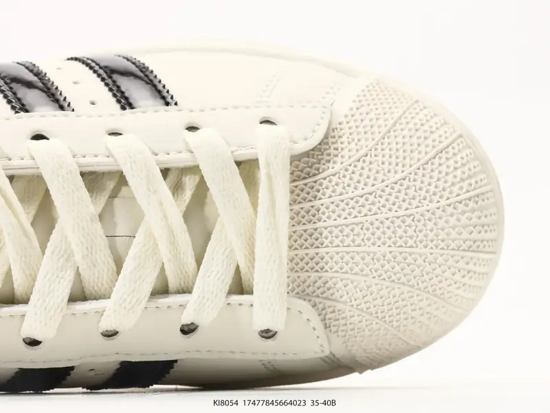 Adidas Sepatu Olahraga Serbaguna Klasik Low Top KI8054 #17477845664023