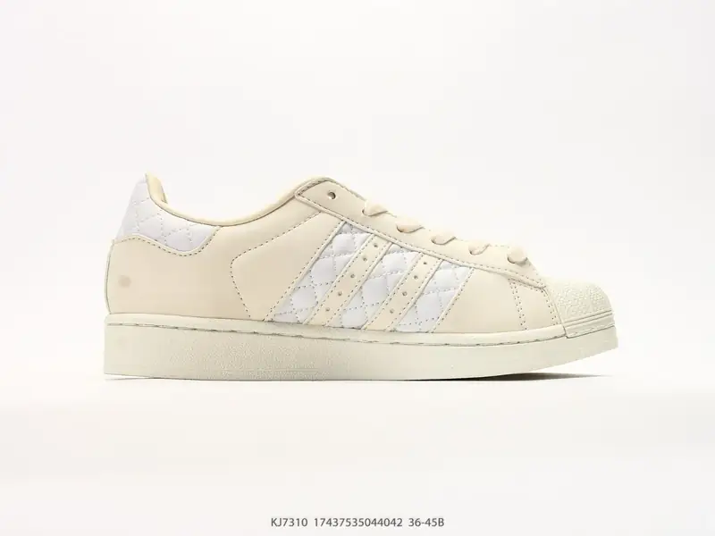 Adidas Scarpe sportive Versatile Classico Basso KJ7310 #17437535044042