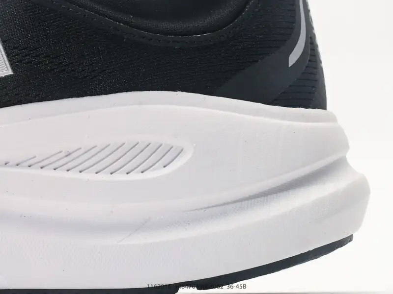 Z HOKA ONE ONE Bondi 9 WIDE 邦迪九代舒适防滑耐磨低帮休闲跑步鞋 相比常规跑鞋 HOKA ONE ONE特别研发使用性能独特的几何形跑鞋 1162016 #14847045664062