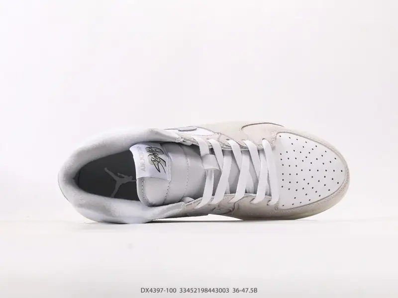 乔丹Air Jordan Stadium 90 该定制球鞋选用原鞋为Jordan Stadium 90 DX4397-100 #33452198443003