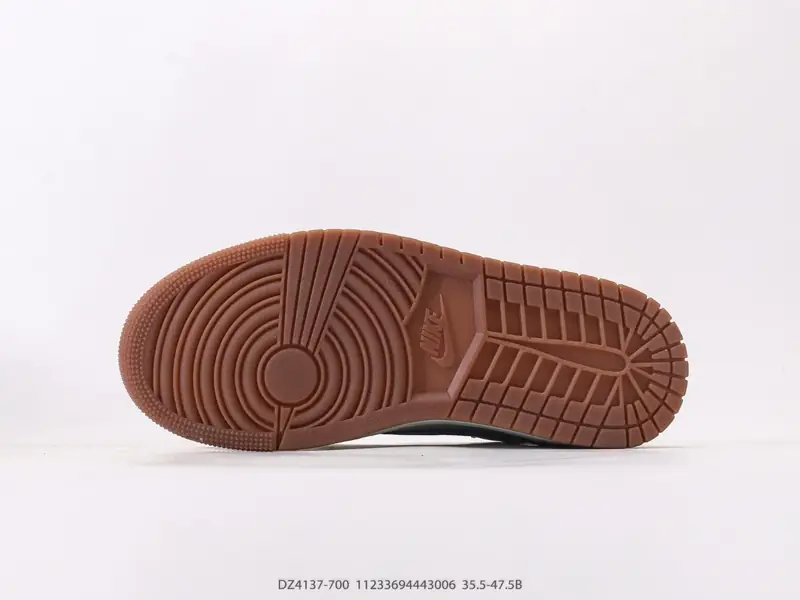 Nike Sepatu Basket Retro Klasik Low Top DZ4137-106 #1133694443006