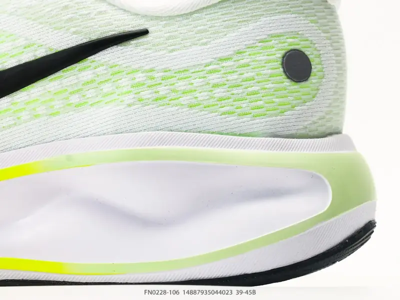 Nike Journey Run 耐克 轻便透气 缓震舒适 运动跑步鞋 使用了新型的缓震材料 脚感偏韧 FN0228-106 #14887935044023