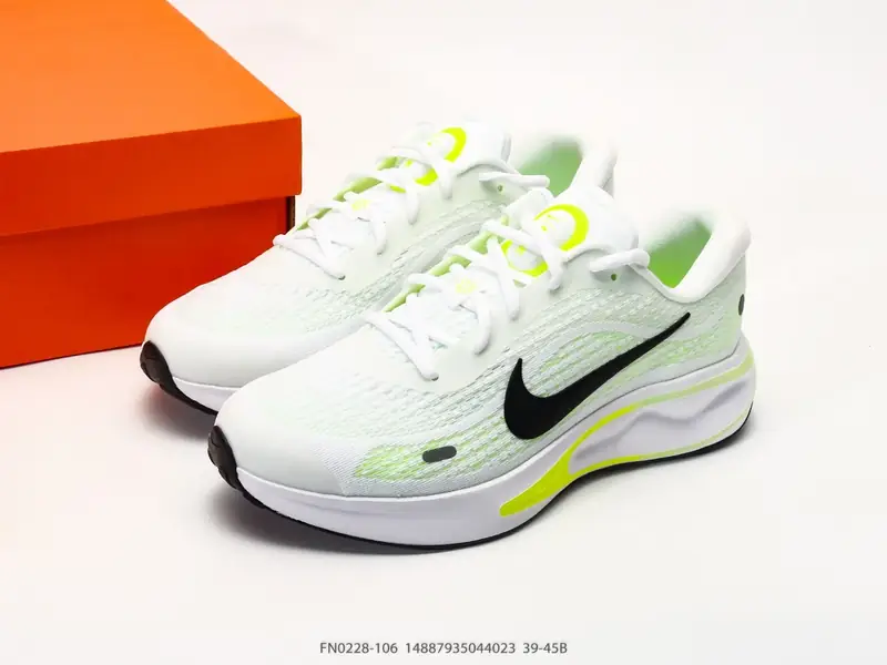Nike Journey Run 耐克 轻便透气 缓震舒适 运动跑步鞋 使用了新型的缓震材料 脚感偏韧 FN0228-106 #14887935044023