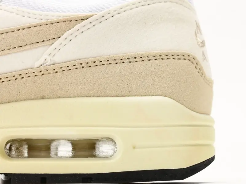 Nike Air Max 1 耐克气垫 缓震 耐磨运动鞋 鞋身材质均选择皮革 织物 麂皮多种材质覆盖 保证质感的前提下 层次感也相当不错带有开窗式 Air Max 气垫的 FZ5805-001 #14334663835044