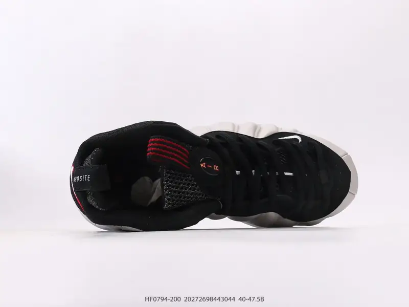 耐克NIKE AIR FOAMPOSITE ONE 喷泡喷泡，是一双内场的后卫战靴，97年1月份首期发行，使用FOAMPOSITE一次成型的喷塑 HF0794 #20272698443044