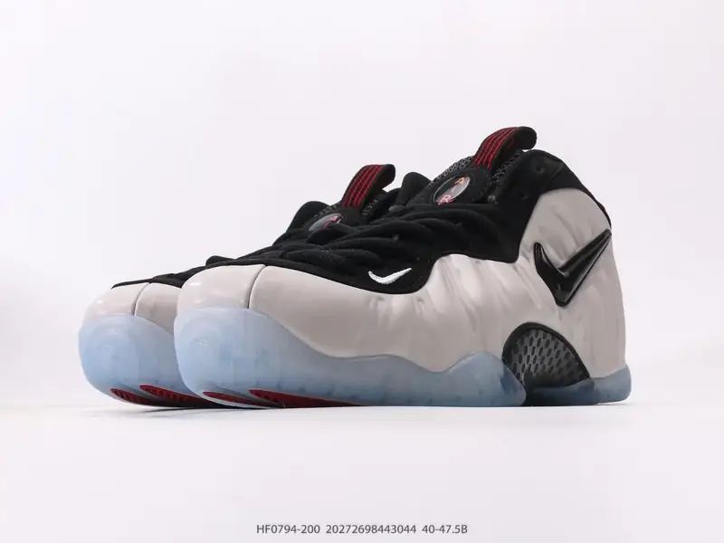 耐克NIKE AIR FOAMPOSITE ONE 喷泡喷泡，是一双内场的后卫战靴，97年1月份首期发行，使用FOAMPOSITE一次成型的喷塑 HF0794 #20272698443044
