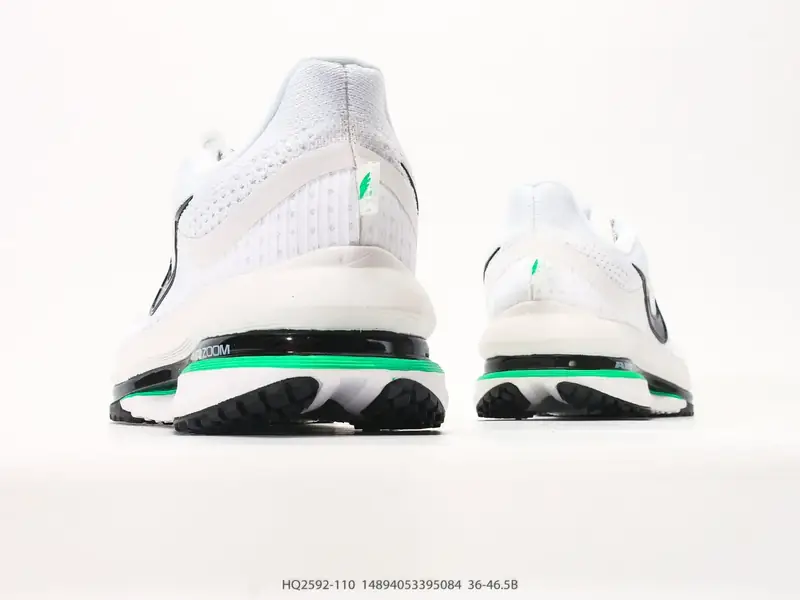 Nike Air Zoom Pegasus Premium 耐克网面全掌气垫缓震跑鞋 #全掌可见的Air Zoom首次在Pegasus系列中出现，模仿了Vaporfly的碳板曲线，增强了跑步时的流畅 HQ2592-110 #14894053395084