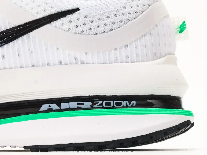 Nike Air Zoom Pegasus Premium 耐克网面全掌气垫缓震跑鞋 #全掌可见的Air Zoom首次在Pegasus系列中出现，模仿了Vaporfly的碳板曲线，增强了跑步时的流畅 HQ2592-110 #14894053395084
