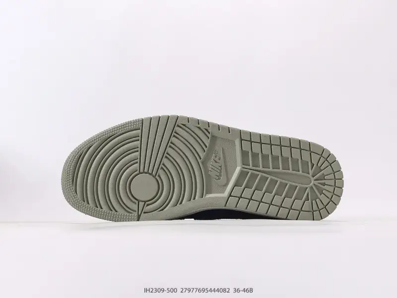 Nike Baskets de basketball Rétro Classique Basse IH2309-500 #27977695444082
