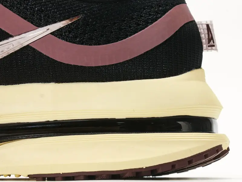Nike Air Zoom Pegasus Premium 耐克网面全掌气垫缓震跑鞋 #全掌可见的Air Zoom首次在Pegasus系列中出现，模仿了Vaporfly的碳板曲线，增强了跑步时的流畅 IM0701-001 #14834963835084