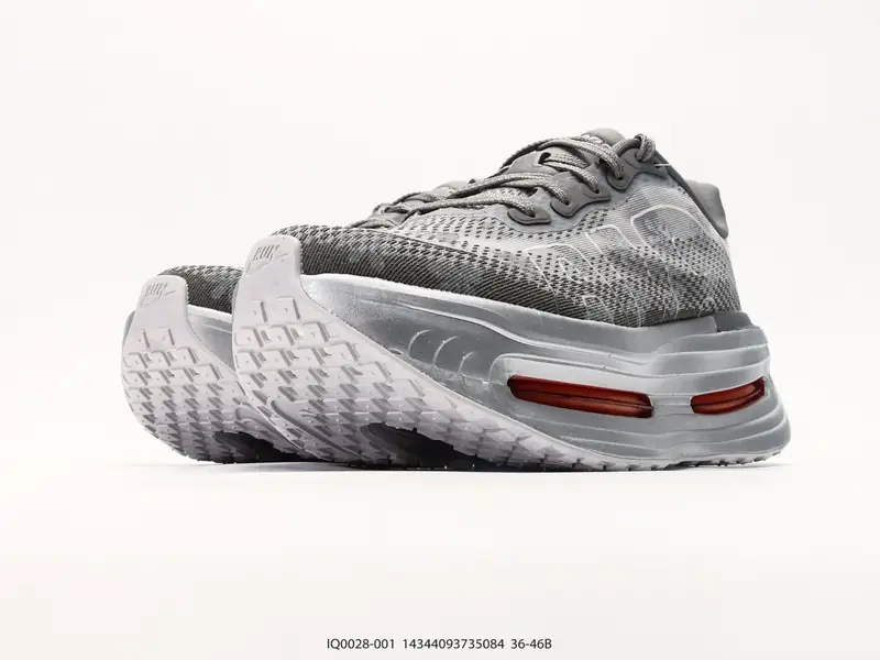 耐克 Nike VOMERO PREMIUM 舒适减震防滑 低帮跑步鞋 全掌ReactX泡绵 IQ0028-001