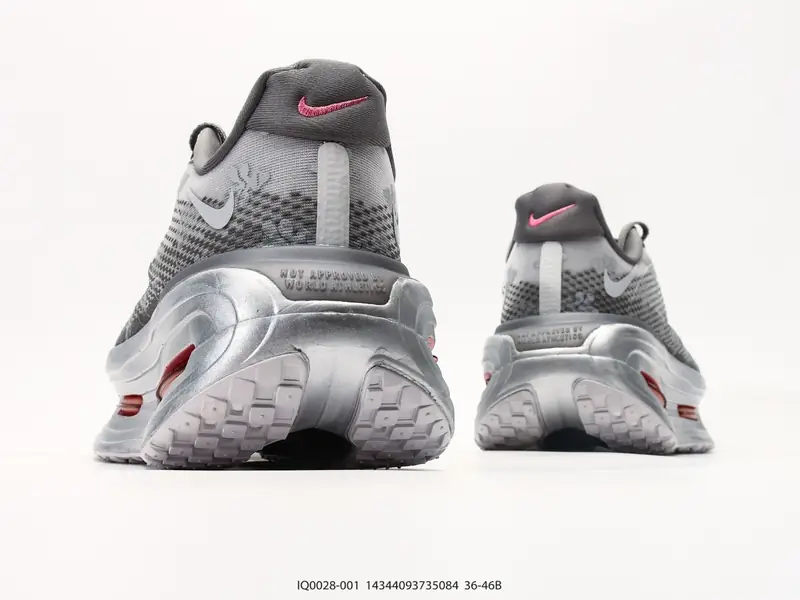 耐克 Nike VOMERO PREMIUM 舒适减震防滑 低帮跑步鞋 全掌ReactX泡绵 IQ0028-001