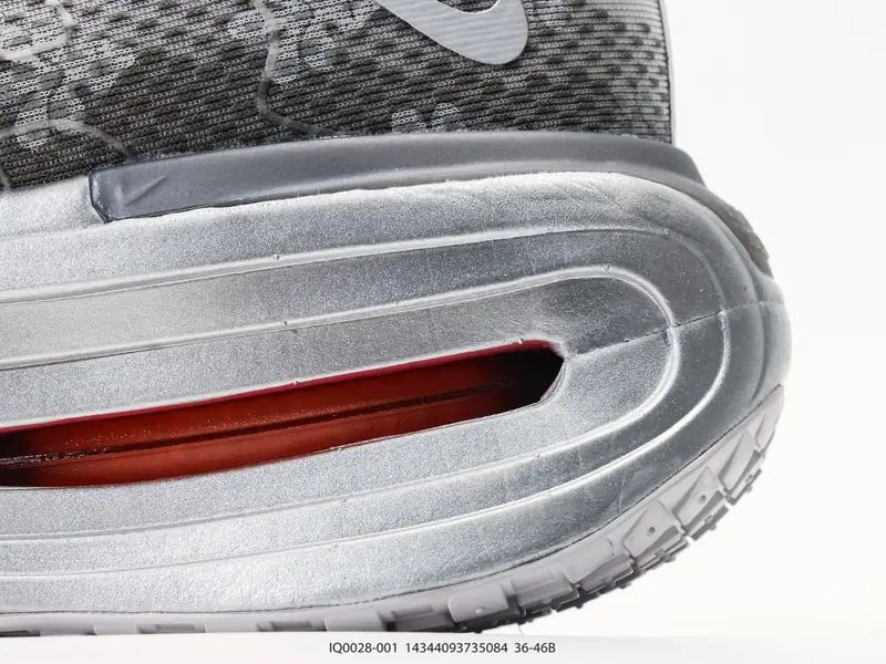 耐克 Nike VOMERO PREMIUM 舒适减震防滑 低帮跑步鞋 全掌ReactX泡绵 IQ0028-001