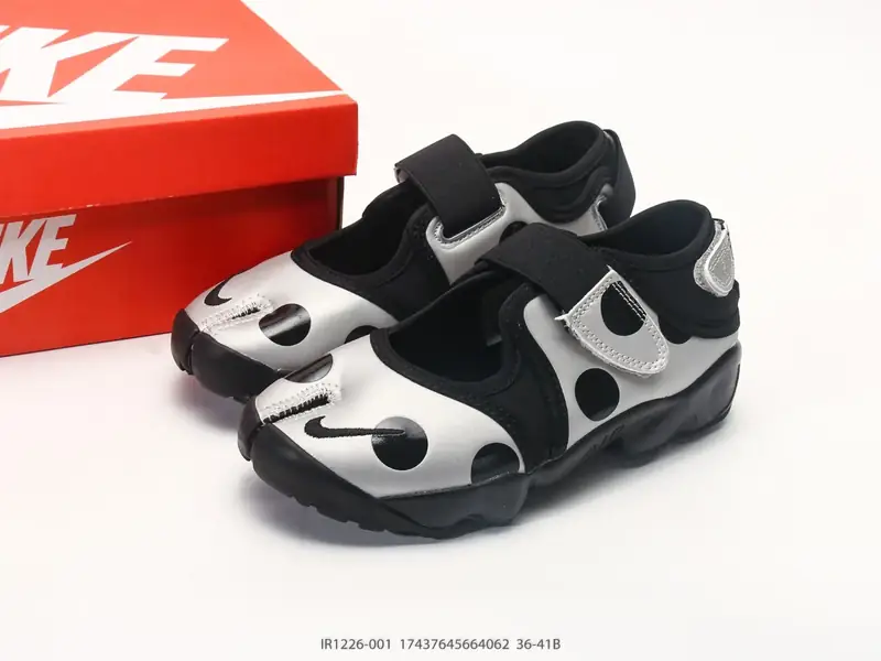 Wmns Nike Air Rift 耐克 忍者系列运动鞋 #将芭蕾平底鞋的优雅与独特的分趾 IR1226-001 #17437645664062