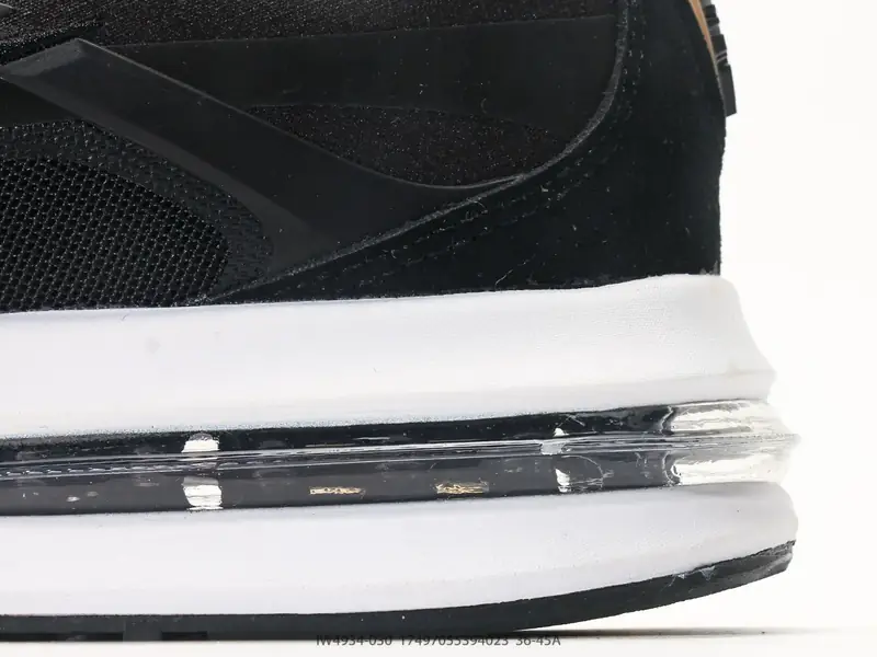 Nike Air Max Metro 缓震柔软灵敏舒适 合成革皮革网布透气 低帮跑步鞋 美式街头风日常运动鞋女款，通勤、周末逛街或咖啡馆都能穿，搭直筒牛仔裤和运动卫衣就很有松弛感，买家反馈「脚感不错 IW4934-030 #17497055394023
