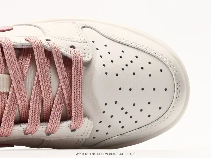 Nike Dunk Low 桃夭粉 米白粉 女款 板鞋 当经典的Dunk Low遇上这抹独家的“桃夭粉”，是一场关于青春与甜酷的完美叙事 WP0418-178 #14352938043044