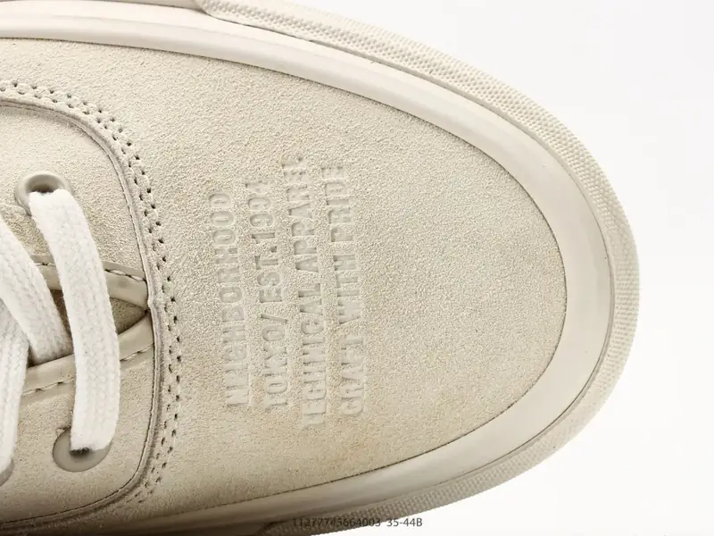 Vans Scarpe sportive Classico Collaborazione Basso VN000XVJ7VJ #11277745664003
